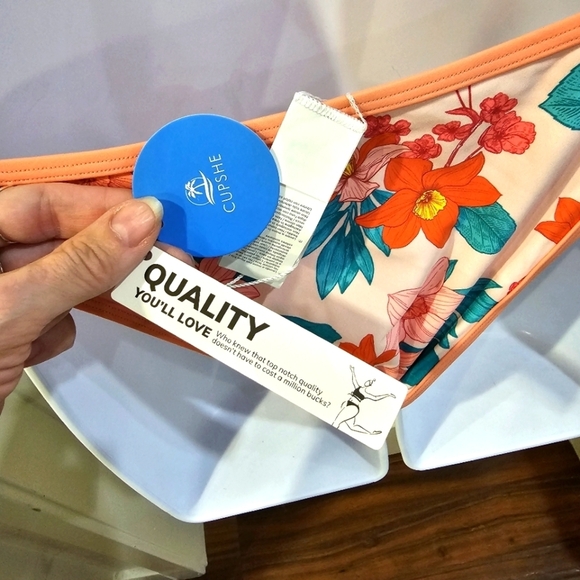 Cupshe Tropical Coral Floral Bikini Set – Adjustable Straps, Pom Pom Trim Size S - Picture 17 of 17